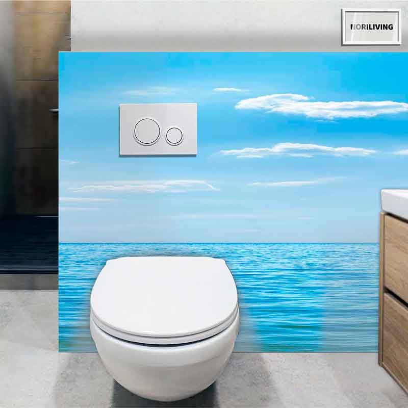 Moderne Badezimmergestaltung mit maritimem Wandbild und Wandtoilette Wandtoilette vor maritimer Wanddekoration mit Himmel und Meer in modernem Badezimmer