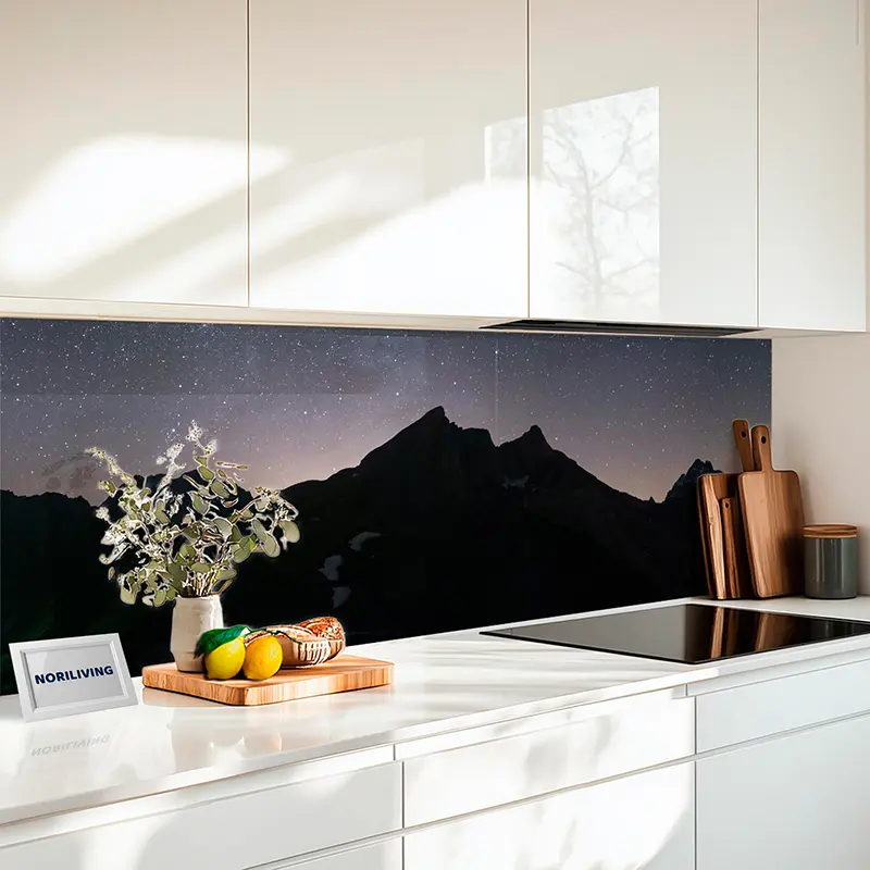 Küchenrückwand Alu Milchstraßenbogen und Sterne am Nachthimmel über den Alpen 839