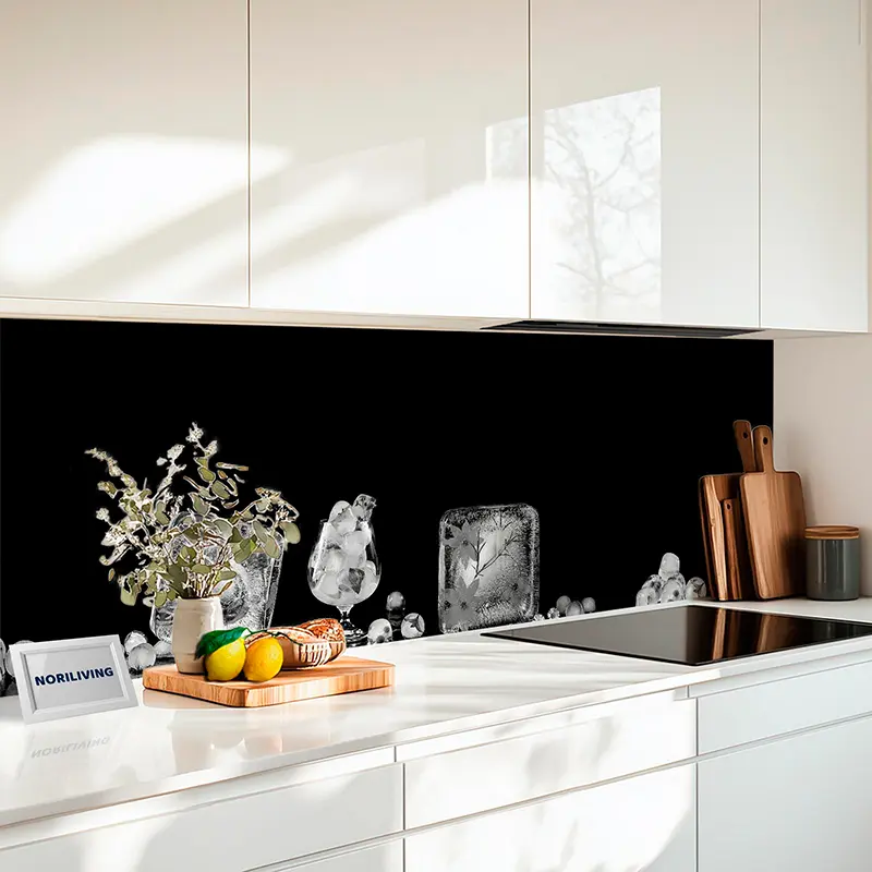 Fliesenspiegel Alu in Eiswürfel eingefrorene Blumen auf schwarzem Hintergrund 792 schwarz-weiß