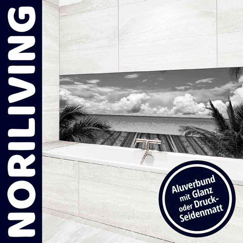 Elegante Badezimmergestaltung mit Fotopanel von Noriliving, zeigt tropische Strandlandschaft auf Aluverbund
