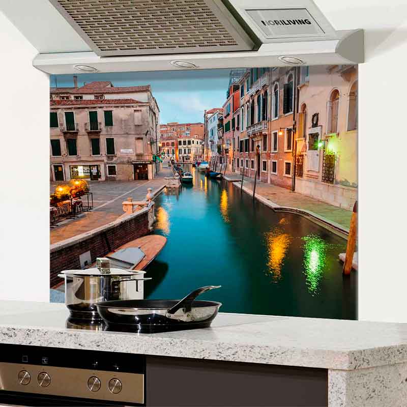 Dekorative Küchenrückwand mit Bild eines romantischen venezianischen Kanals bei Abenddämmerung