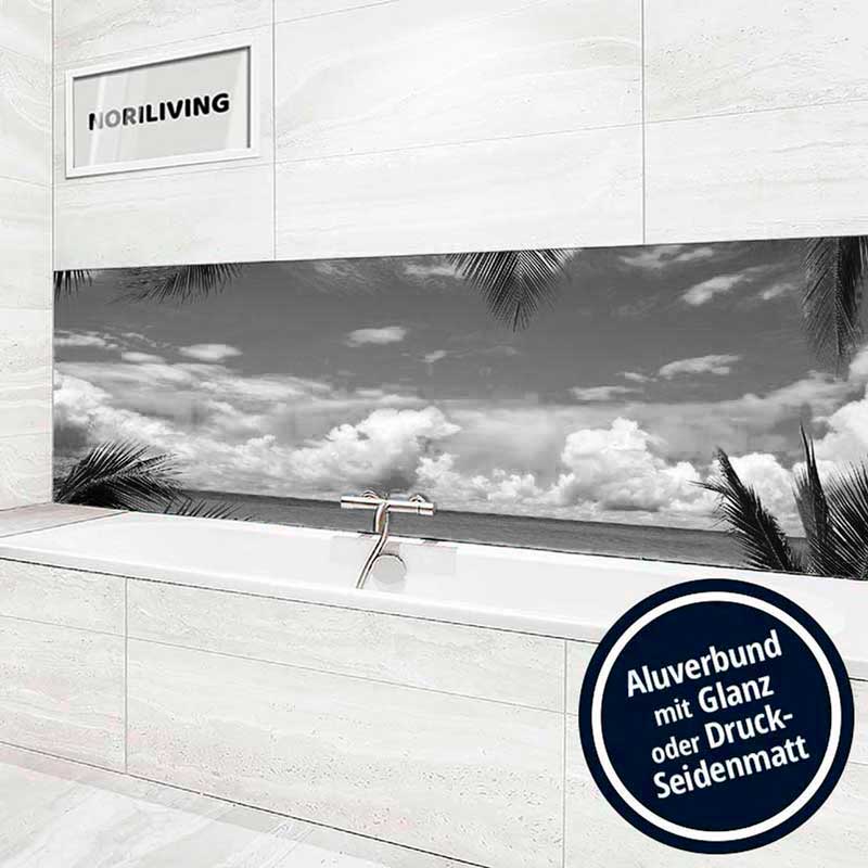 Elegante Badezimmer-Gestaltung mit Fototapete und Palmendesign