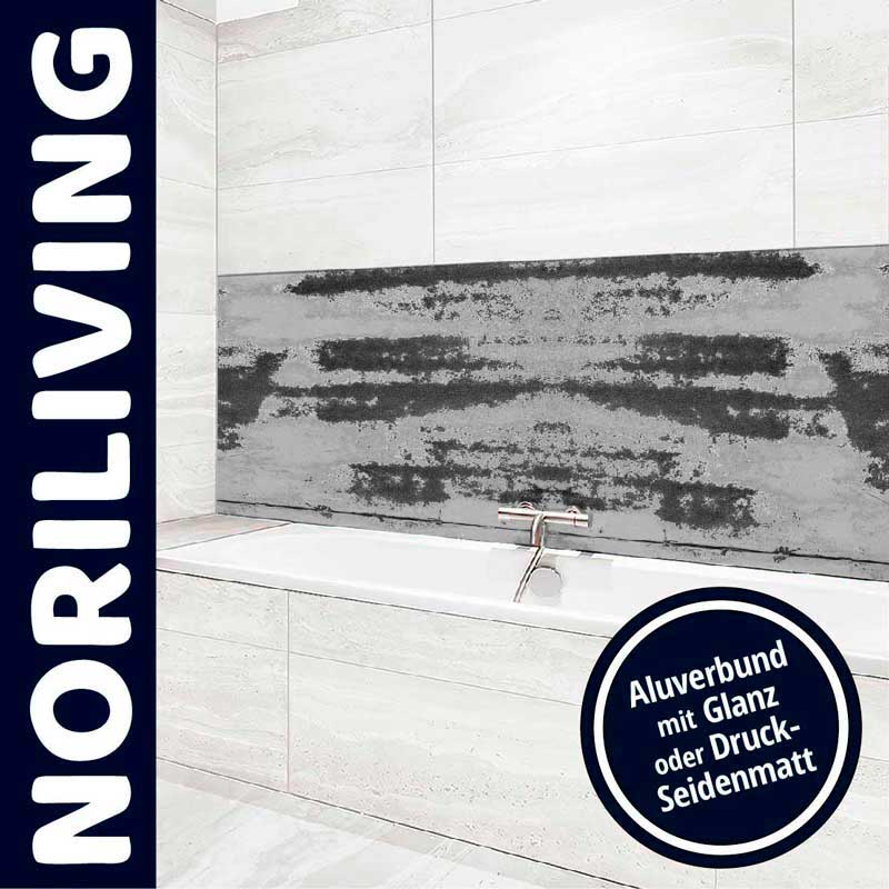 Stilvolles Badezimmer mit grauer Aluverbund-Verkleidung von Noriliving hinter der Badewanne