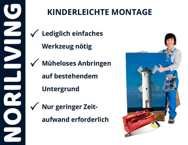 Frau in Arbeitskleidung präsentiert ein Bild mit Leuchtturm und erklärt die kinderleichte Montage von Noriliving.
