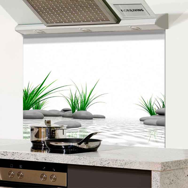 Moderne Küchenrückwand mit Zen-Design aus Steinen und Bambus Küchenrückwand mit Zen-Dekor: Steine, Wasser und Pflanzen hinter Herd und Dunstabzug