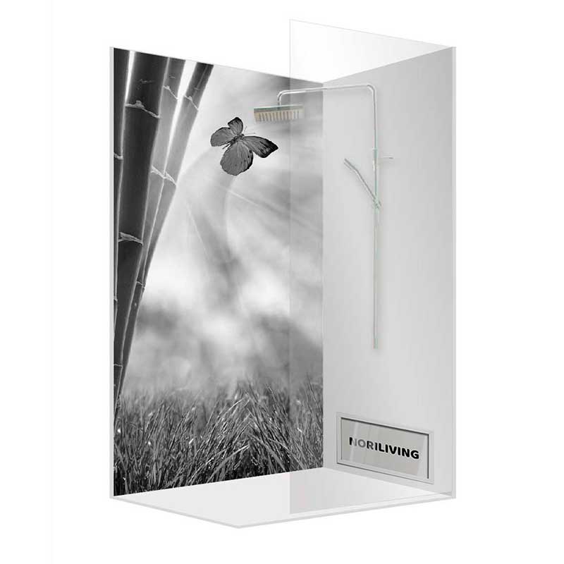 Stilvolle Duschkabine mit Bambus und Schmetterling auf der Glaswand