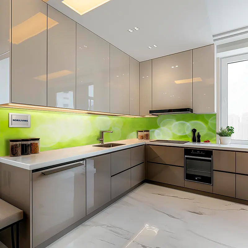 Glatte graue Eckküche mit leuchtend grüner Rückwand