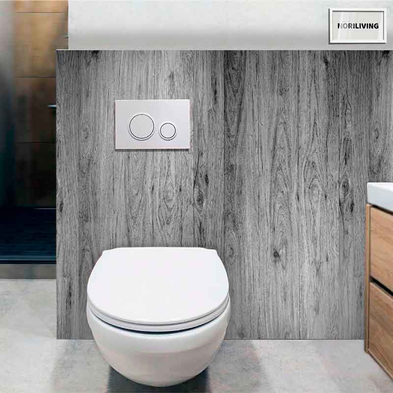 Eine stilvolle Toilette vor einer Wand mit grauen Holzpaneelen und einer Spültaste.