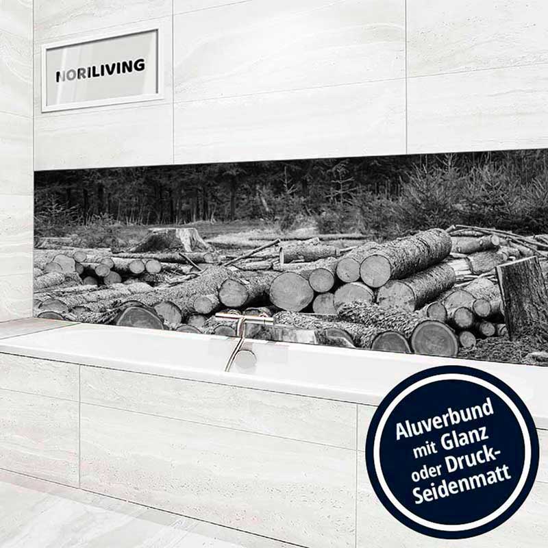 Badrückwand Alu gefällte Holzstämme im Wald 592 schwarz-weiß