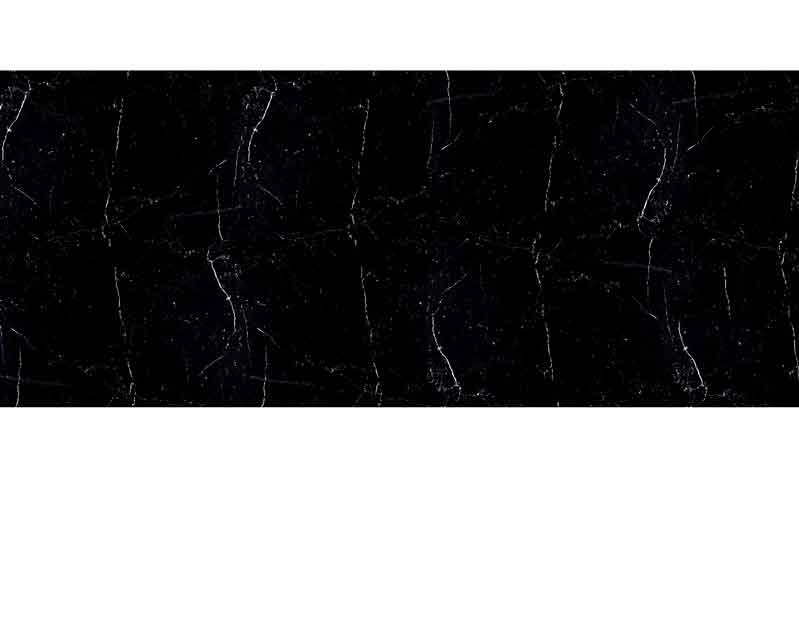 Nahaufnahme einer schwarzen Marmorplatte mit subtilen, hellen Streifen und glatter Oberfläche