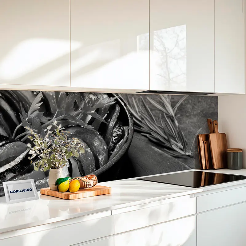 Küchenrückwand Echtglasoptik Profiline Ratatouille-Auflauf auf dunklem Hintergrund 396 schwarz-weiß