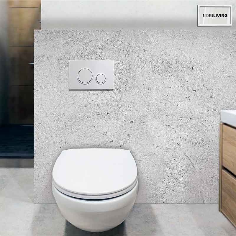 Elegante wandhängende Toilette mit zweifacher Spülkastenabdeckung aus Edelstahl an einer strukturierten grauen Wand