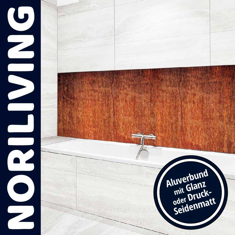 Badezimmer mit Badewanne und Aluverbund-Rückwand in Rostoptik von NORILIVING