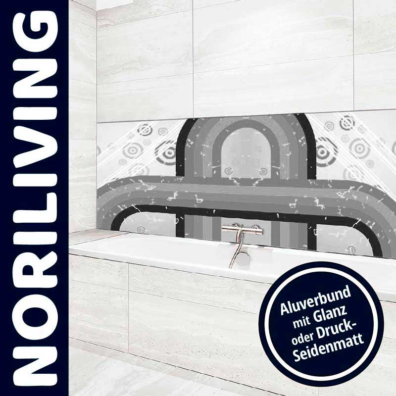 Badezimmer mit stilvollem Noriliving Aluverbund in Glanz oder Druck-Seidenmatt hinter der Badewanne