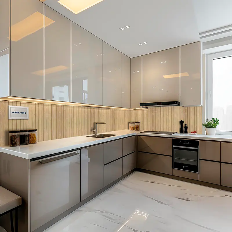 Klebefolie bambusfarbige Holzwand 143 in moderner Küche