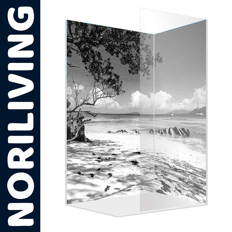 Eck-Duschwand mit Strandmotiv in Schwarz-Weiß Eck-Duschwand mit schwarz-weißem Strandmotiv und Meerblick