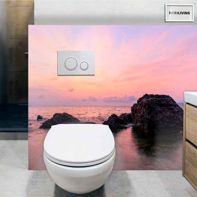 Moderne Toilette mit maritimer Fototapete und Spültaste Toilette mit Fototapete eines Sonnenuntergangs am Meer und eleganter Spültaste