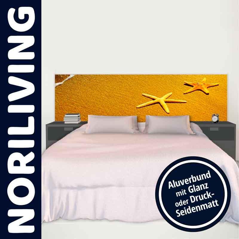 Moderne Bettrückwand mit Strand-Design und Seesternen von NORILIVING Schlafzimmer mit einer modernen Bettrückwand, die ein Strandmotiv mit Seesternen zeigt, inklusive Nachttische und Dekoration.