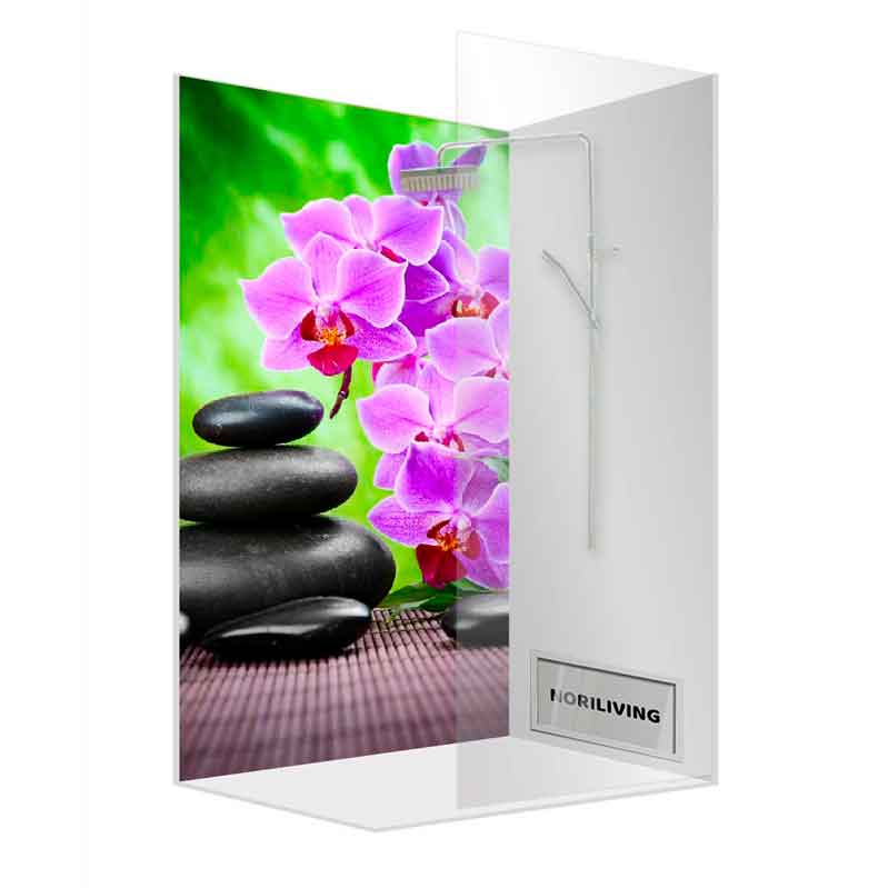 Duschabtrennung mit farbigem Orchideen-Motiv und schwarzen Steinen im Spa-Stil