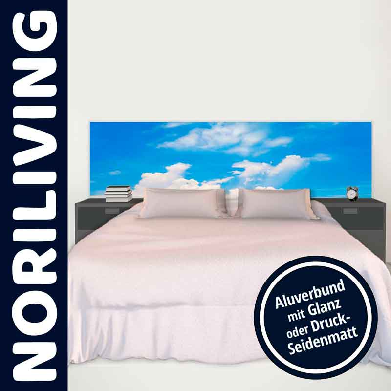 Modernes Bett mit blauem Himmel Kopfteil - Aluverbund mit Glanz Schlafzimmer mit modernem Bett und Himmeldruck-Kopfteil aus Aluverbund. Noriliving Design.