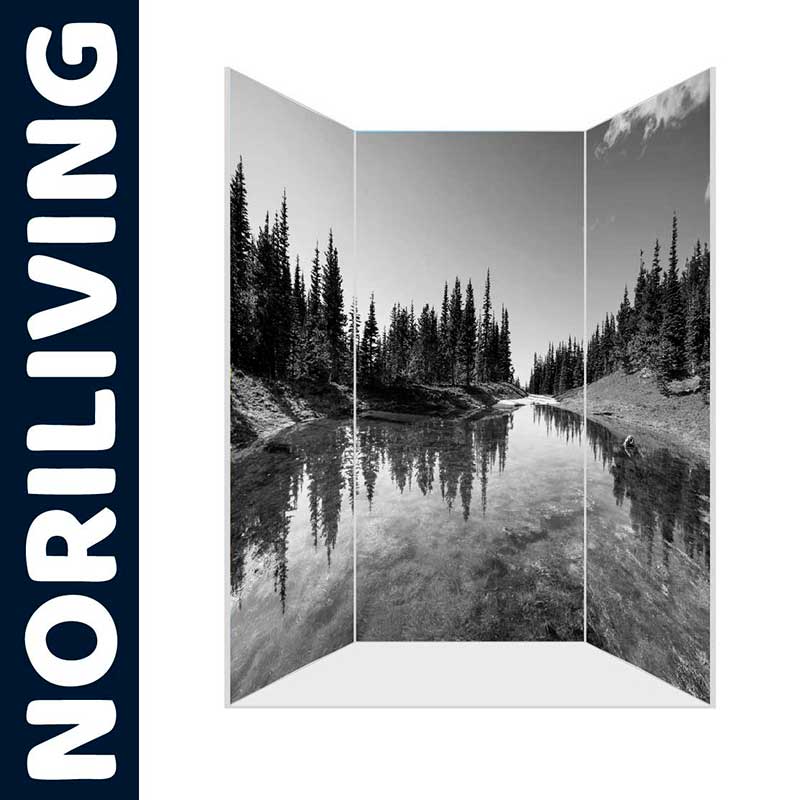 Dreiteiliger Raumteiler mit Schwarz-Weiß-Fotografie einer Landschaft mit Fluss und Bäumen von NORILIVING