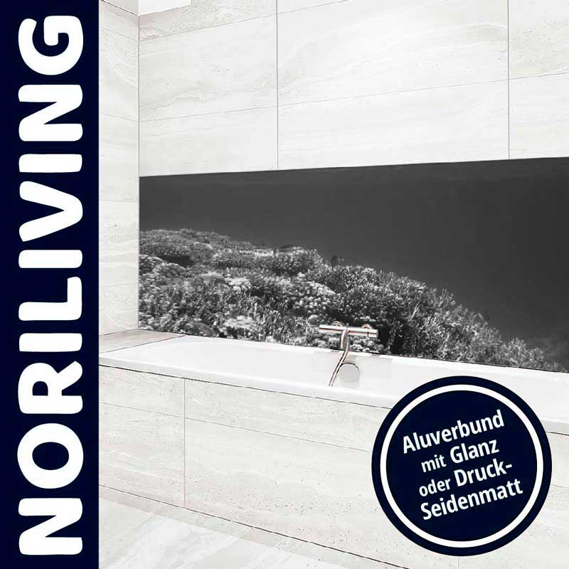 Elegante Badezimmergestaltung mit Aluverbund-Rückwand in Glanz oder Seidenmatt, präsentiert von NORILIVING.