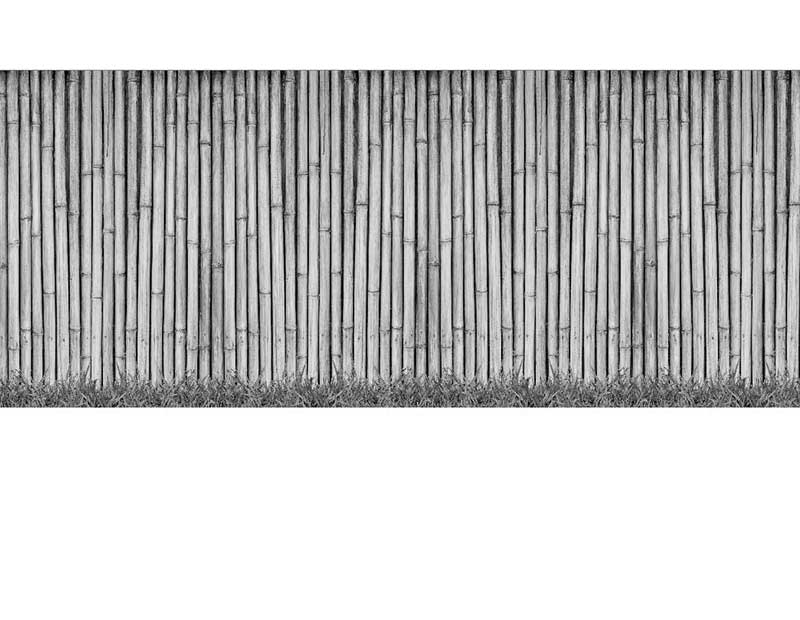 Naturbelassene Bambusmatte als Sichtschutz für den Garten