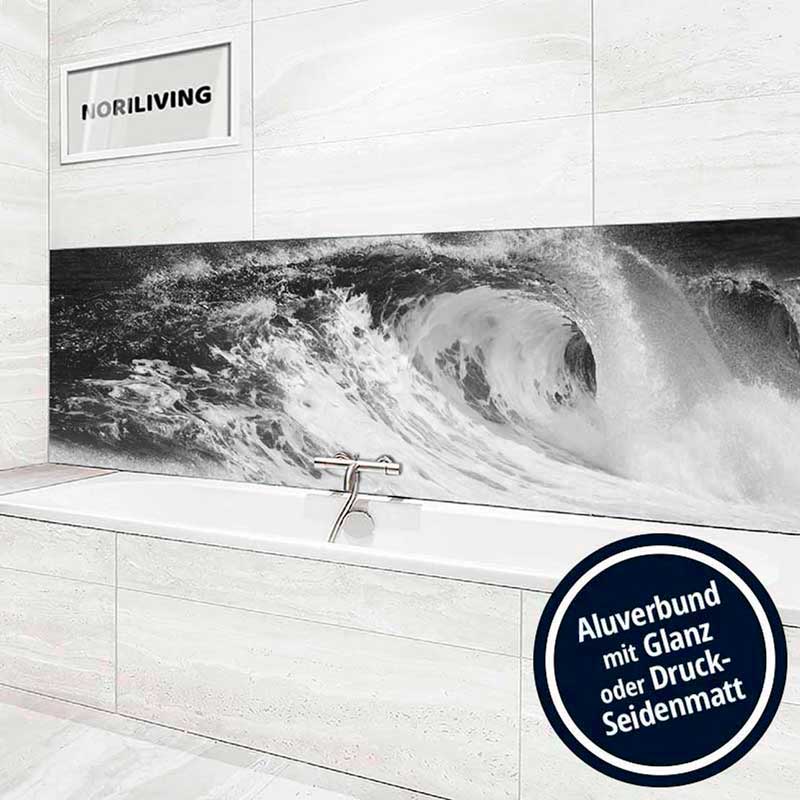 Moderne Badewanne mit beeindruckendem Wellenbild auf Aluverbund an der Wand, wählbar in Glanz oder Druck-Seidenmatt