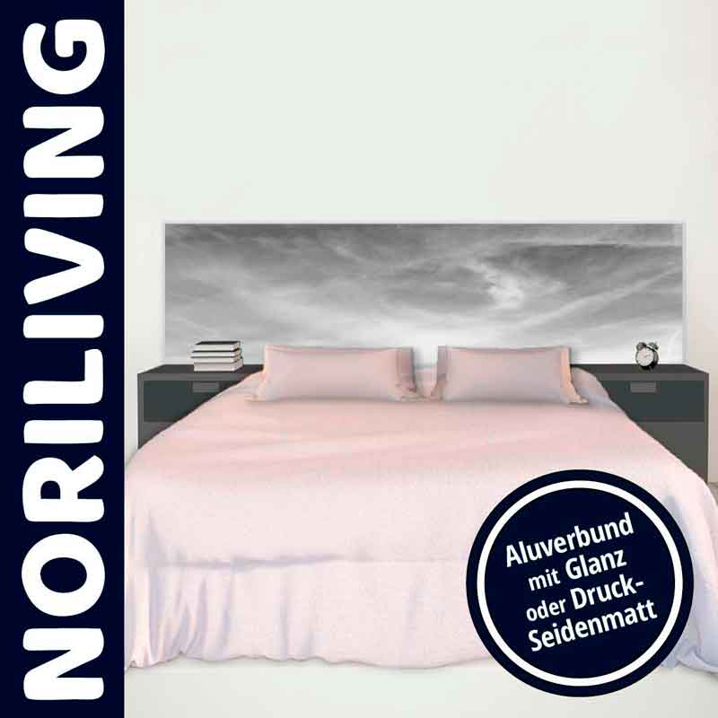 Schlafzimmer mit elegantem Bett und künstlerischem Kopfteil im Noriliving-Design